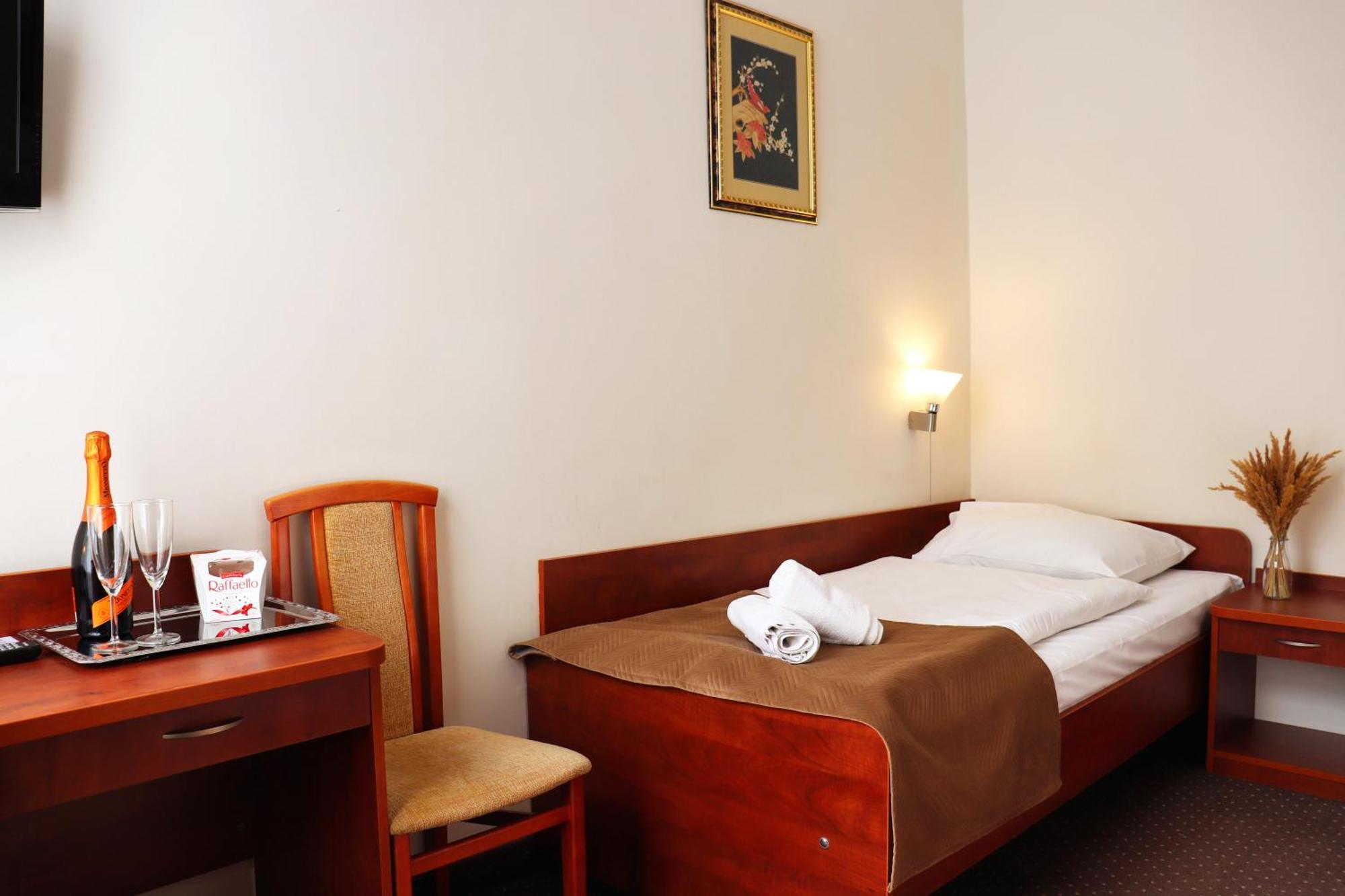Hotel Lothus Breslavia Exterior foto